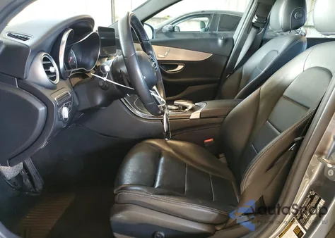 2019 Mercedes-Benz C 300 z USA, uszkodzony, nr VIN 55SWF8DB5KU289737